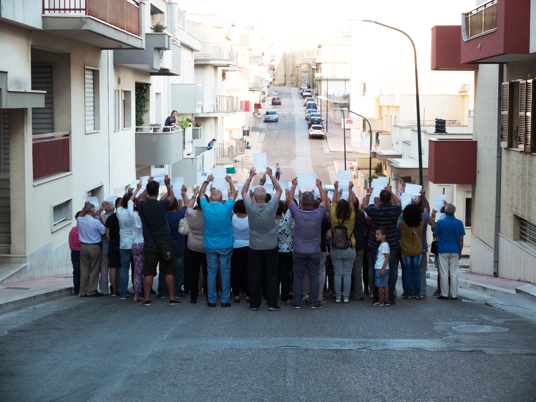 Il corteo lungo la strada